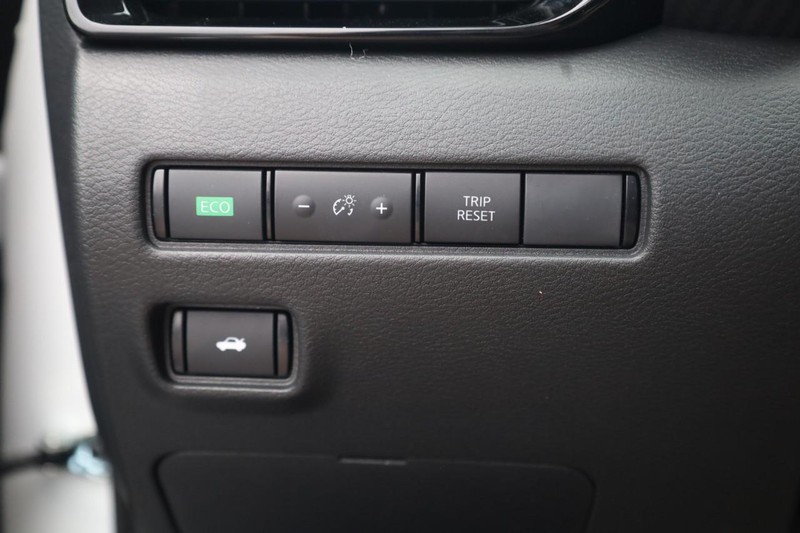 Nissan Sentra Vehicle Image 24