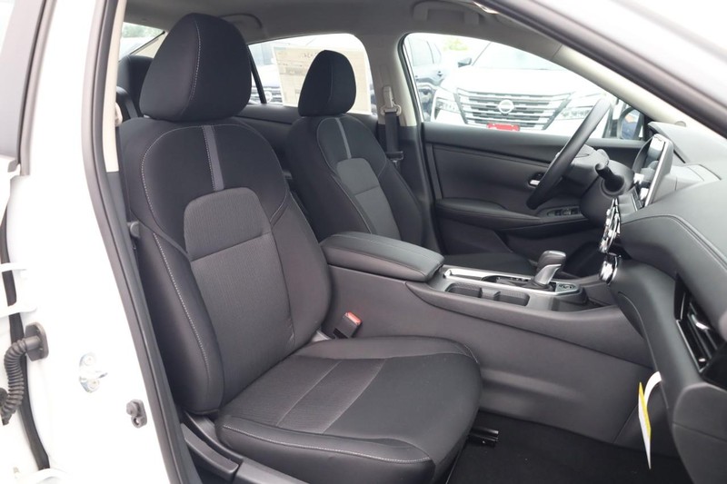Nissan Sentra Vehicle Image 25