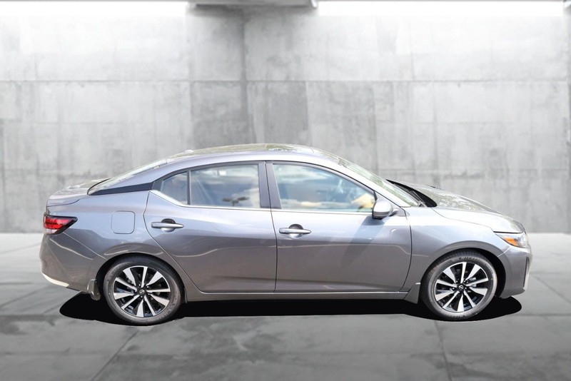 Nissan Sentra Vehicle Image 05