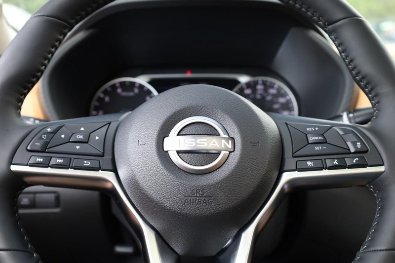 Nissan Sentra Vehicle Image 10