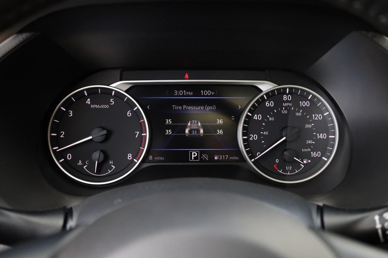 Nissan Sentra Vehicle Image 11