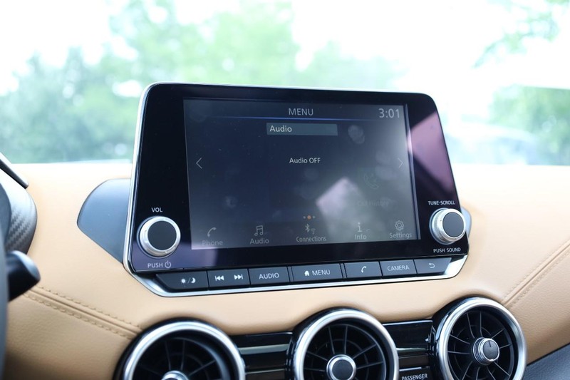 Nissan Sentra Vehicle Image 12