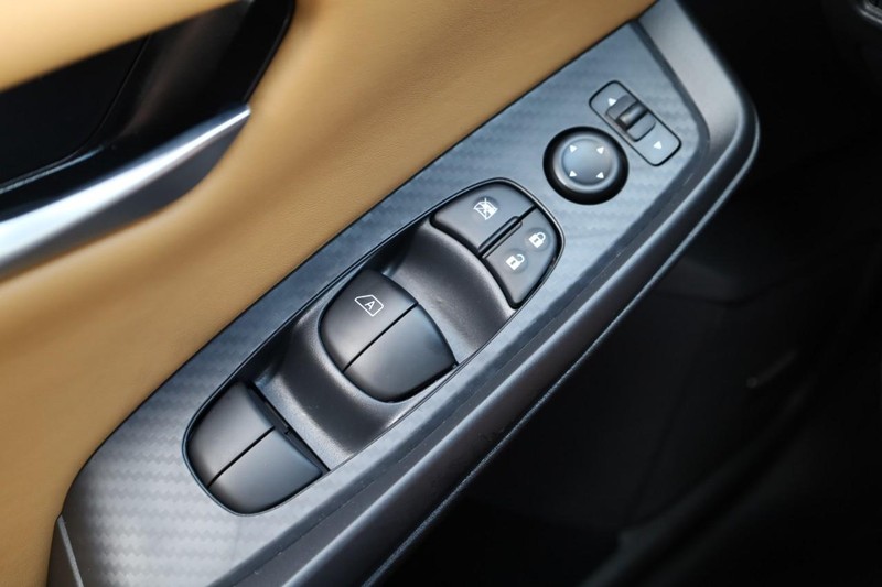 Nissan Sentra Vehicle Image 18