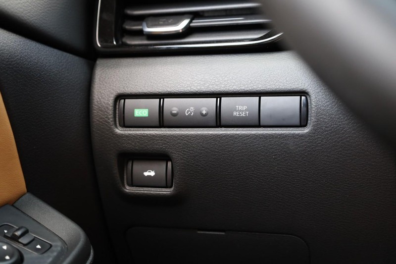 Nissan Sentra Vehicle Image 19