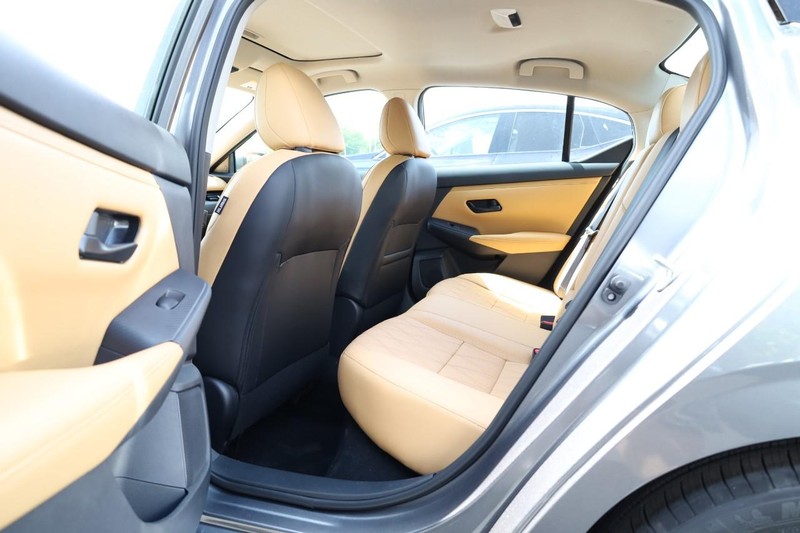 Nissan Sentra Vehicle Image 20