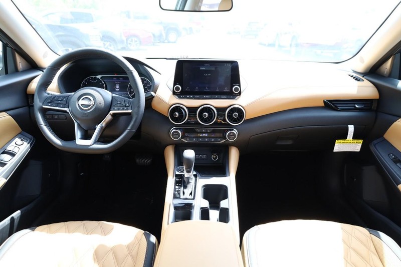 Nissan Sentra Vehicle Image 22