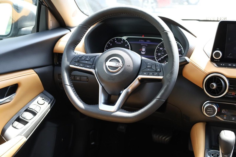 Nissan Sentra Vehicle Image 23