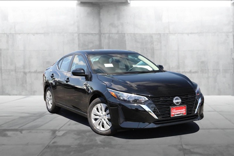 Nissan Sentra Vehicle Image 02