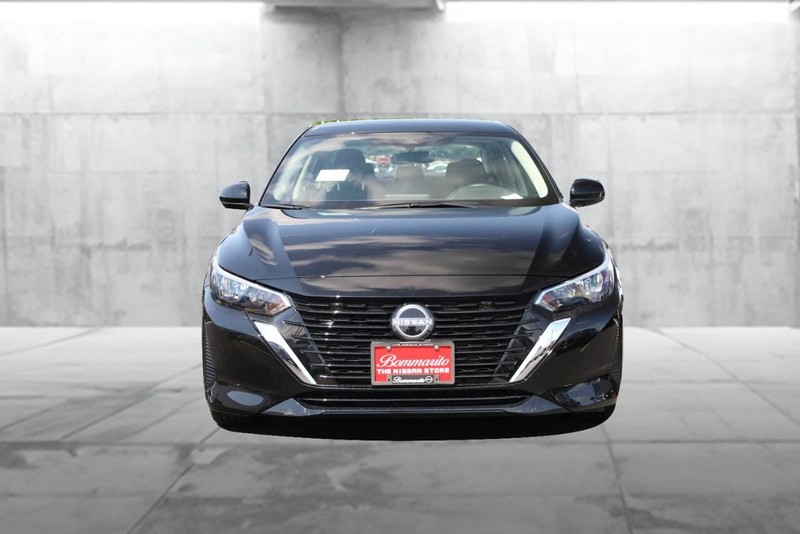 Nissan Sentra Vehicle Image 04