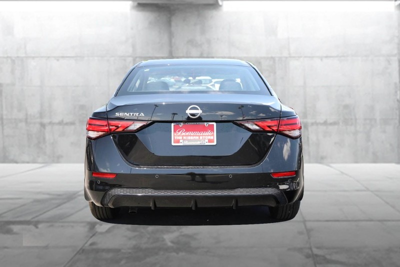 Nissan Sentra Vehicle Image 06