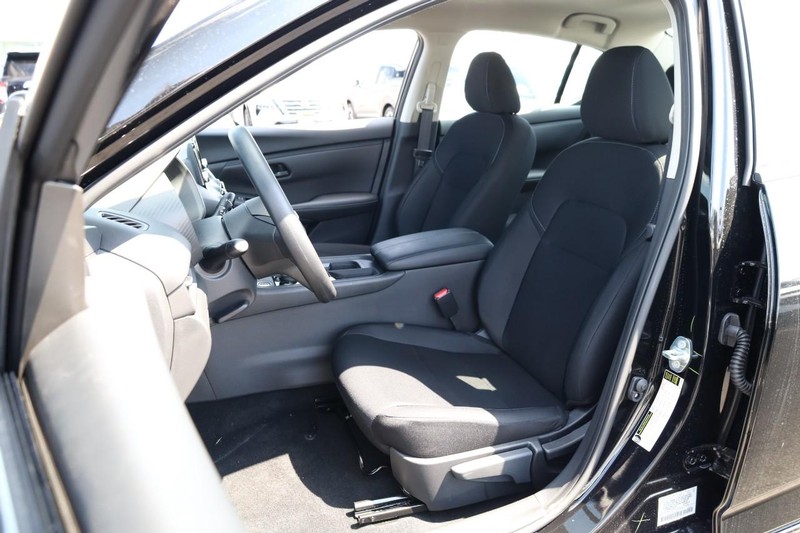 Nissan Sentra Vehicle Image 08