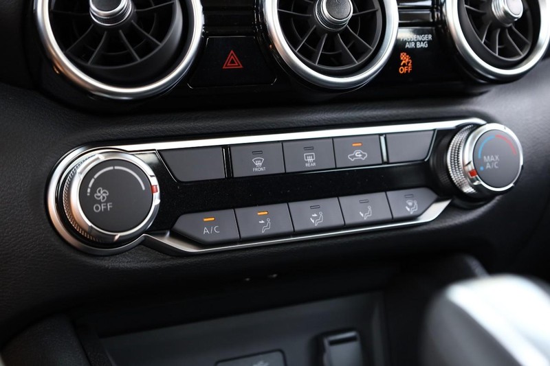 Nissan Sentra Vehicle Image 14