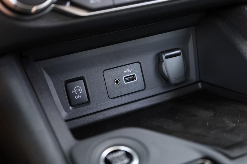 Nissan Sentra Vehicle Image 15