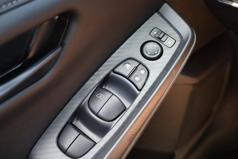 Nissan Sentra Vehicle Image 18