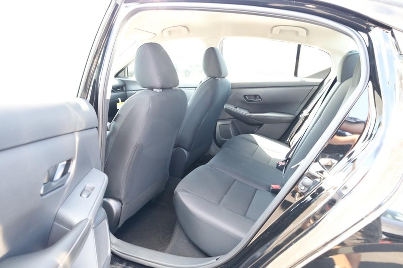 Nissan Sentra Vehicle Image 20