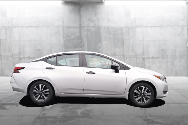 Nissan Versa Vehicle Image 05