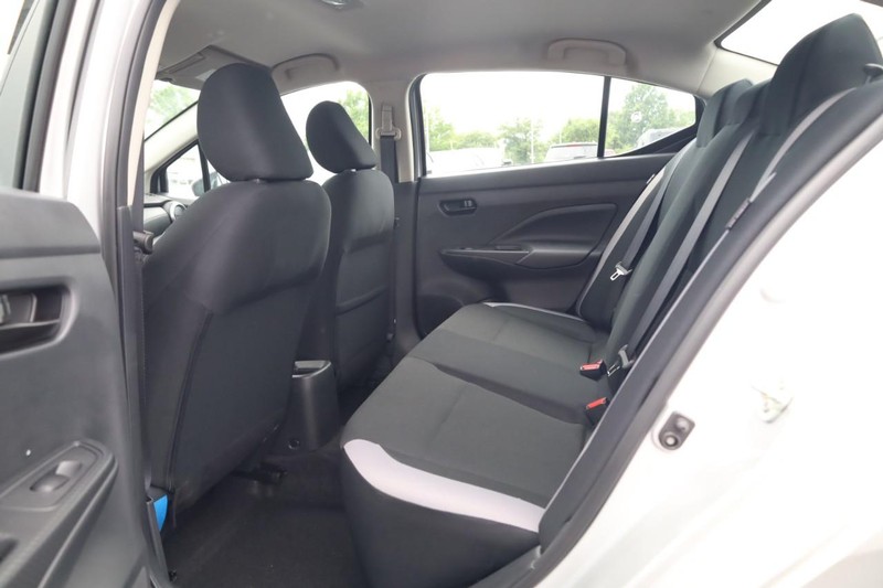 Nissan Versa Vehicle Image 08