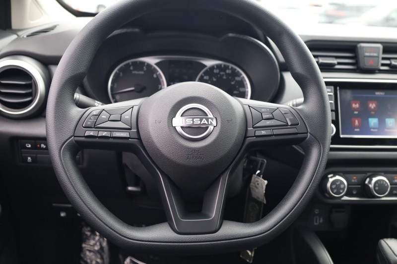 Nissan Versa Vehicle Image 10