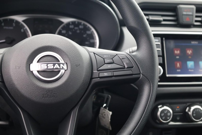 Nissan Versa Vehicle Image 11