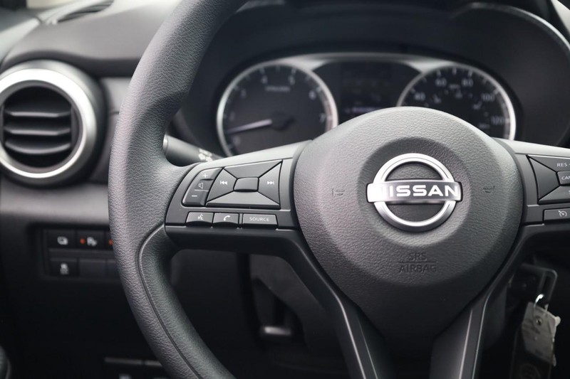 Nissan Versa Vehicle Image 12