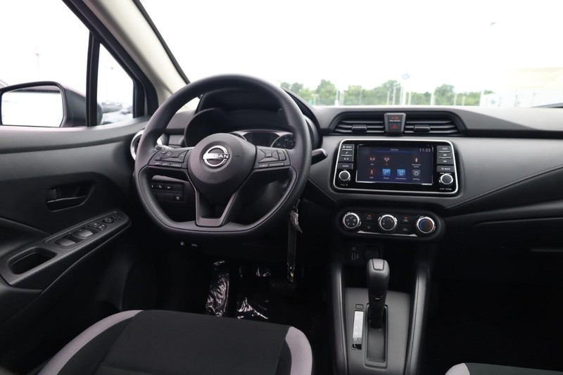 Nissan Versa Vehicle Image 13