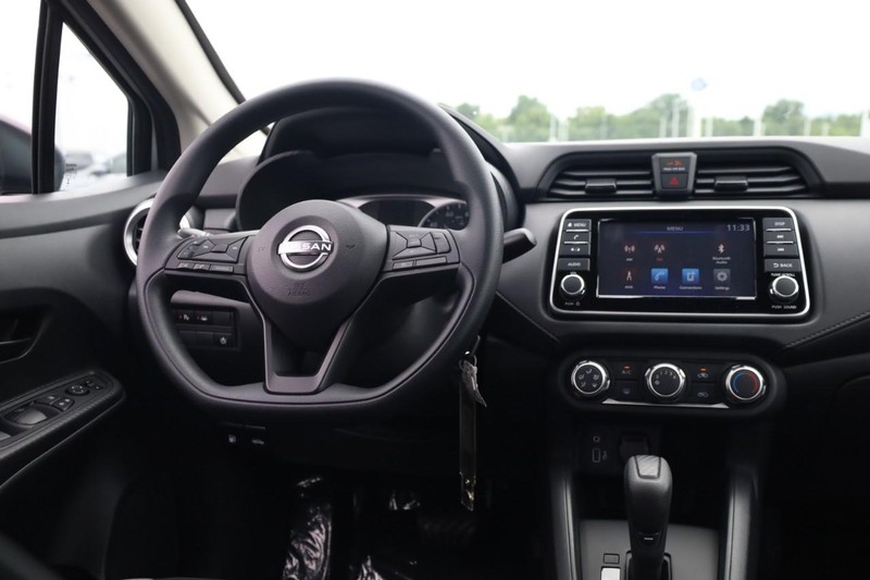 Nissan Versa Vehicle Image 14
