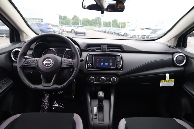 Nissan Versa Vehicle Image 15