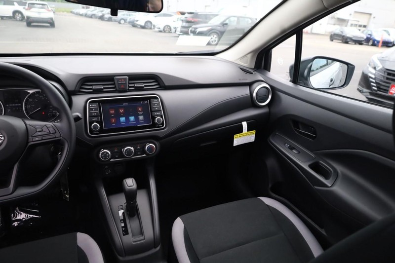 Nissan Versa Vehicle Image 16