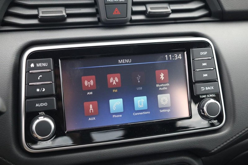 Nissan Versa Vehicle Image 18