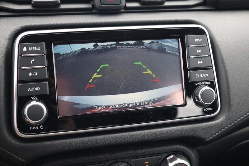 Nissan Versa Vehicle Image 19