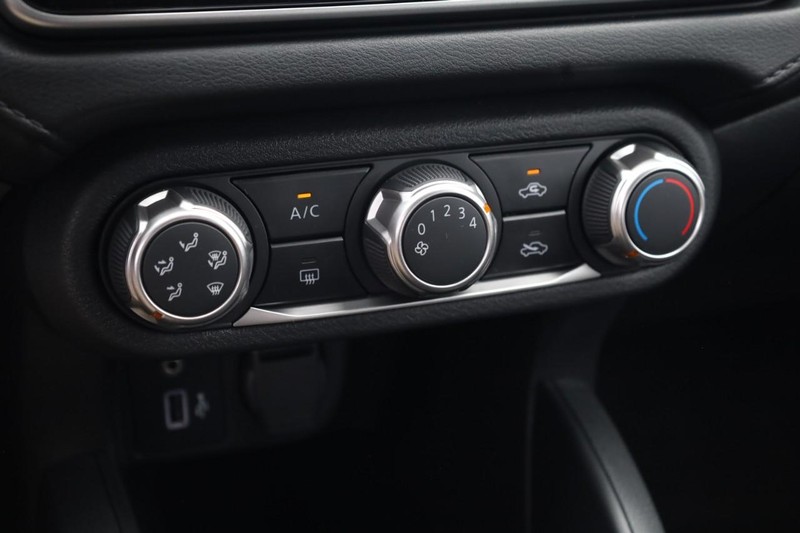 Nissan Versa Vehicle Image 20