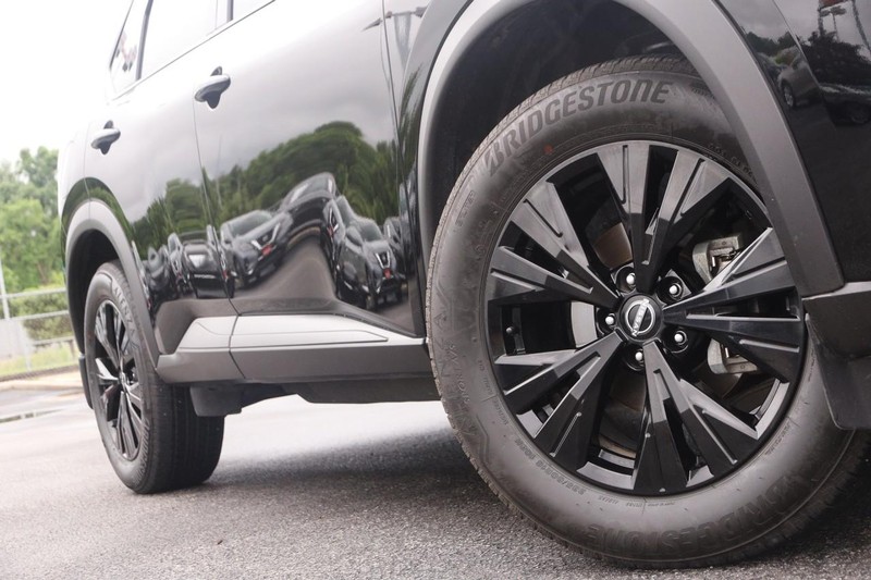 Nissan Rogue Vehicle Image 03