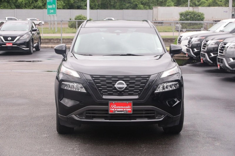 Nissan Rogue Vehicle Image 04