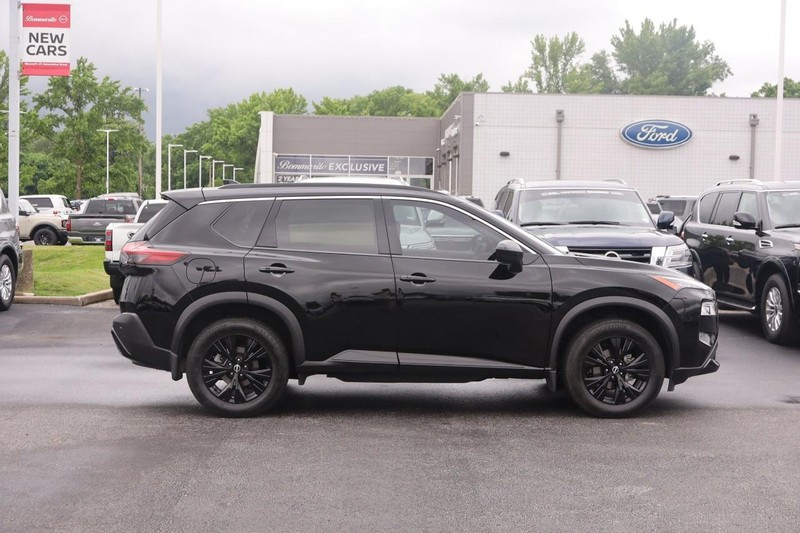 Nissan Rogue Vehicle Image 05