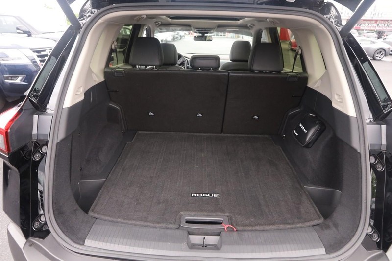 Nissan Rogue Vehicle Image 07