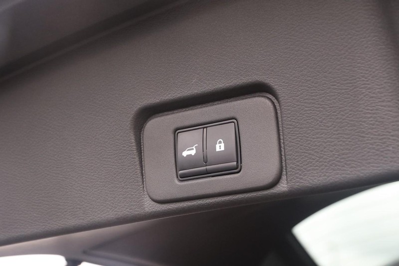Nissan Rogue Vehicle Image 08
