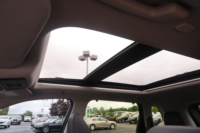 Nissan Rogue Vehicle Image 09