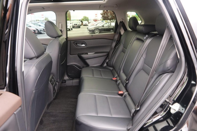 Nissan Rogue Vehicle Image 11