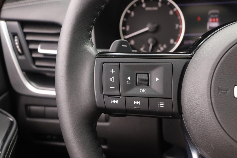 Nissan Rogue Vehicle Image 13