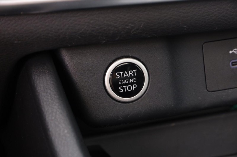 Nissan Rogue Vehicle Image 16