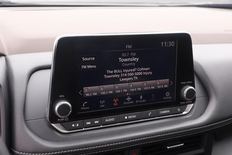 Nissan Rogue Vehicle Image 17