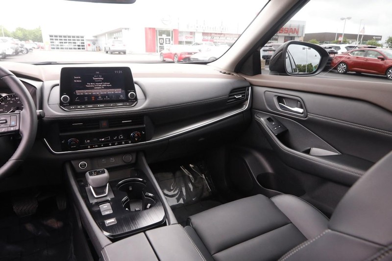 Nissan Rogue Vehicle Image 25