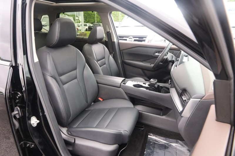 Nissan Rogue Vehicle Image 26
