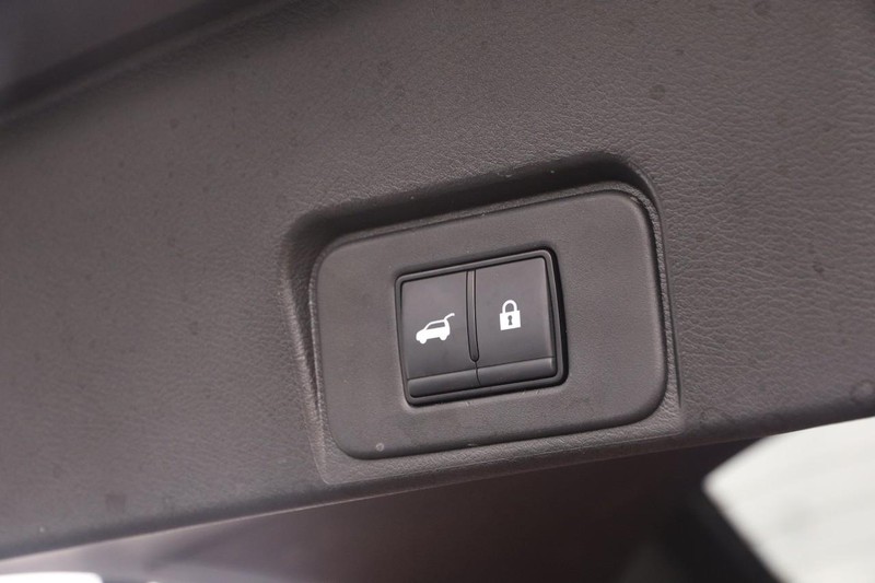 Nissan Rogue Vehicle Image 08