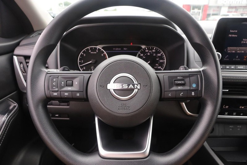 Nissan Rogue Vehicle Image 11