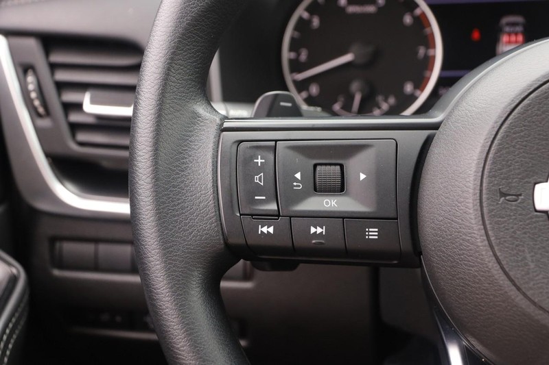 Nissan Rogue Vehicle Image 12