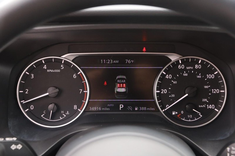 Nissan Rogue Vehicle Image 14