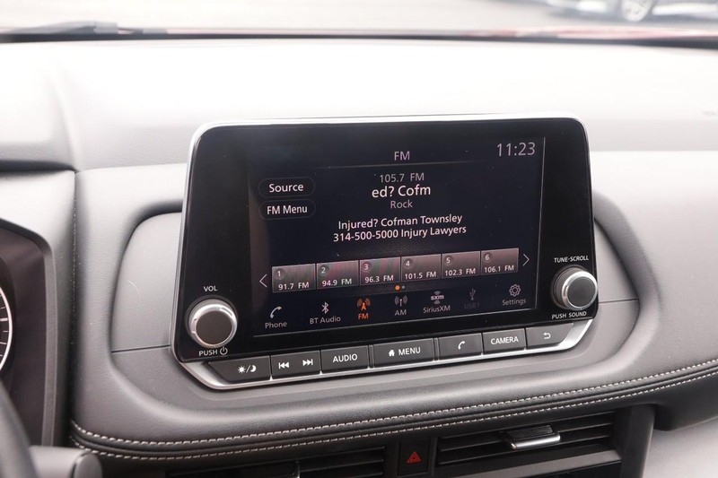 Nissan Rogue Vehicle Image 15