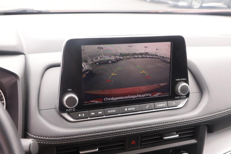 Nissan Rogue Vehicle Image 16