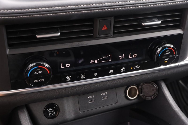 Nissan Rogue Vehicle Image 17